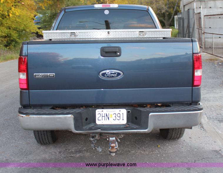 image for item H7952 2005 Ford F150 XLT SuperCrew pickup truck