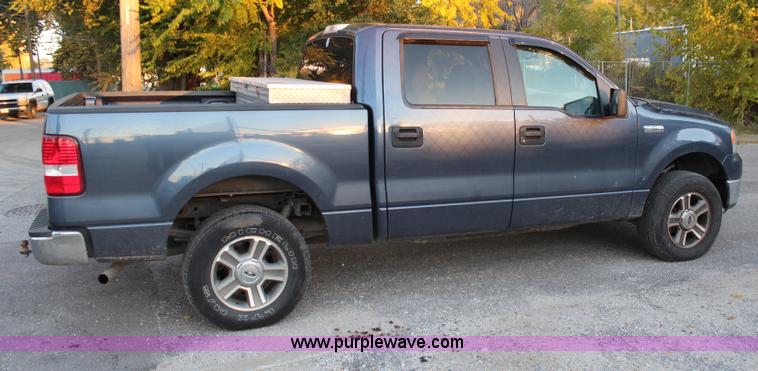 image for item H7952 2005 Ford F150 XLT SuperCrew pickup truck