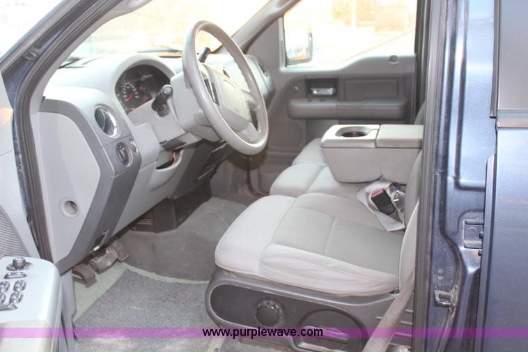 image for item H7952 2005 Ford F150 XLT SuperCrew pickup truck