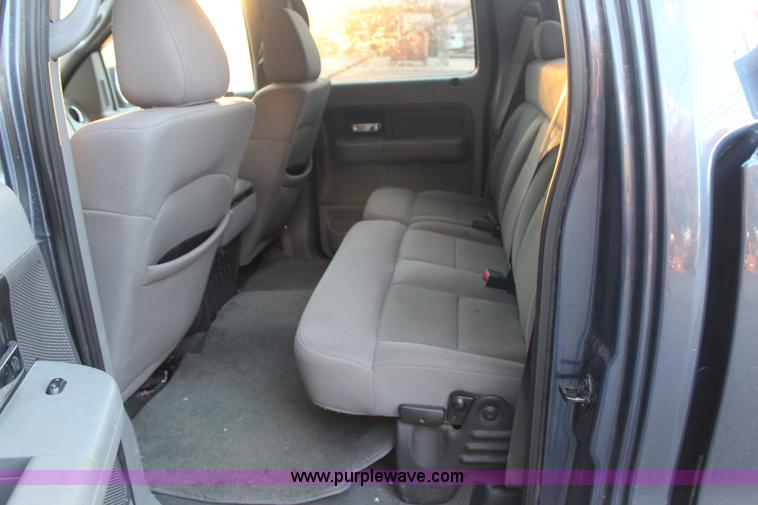 image for item H7952 2005 Ford F150 XLT SuperCrew pickup truck