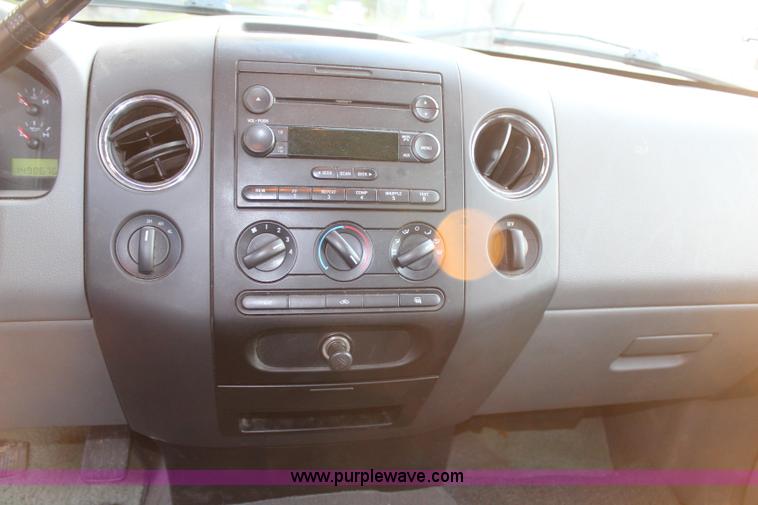 image for item H7952 2005 Ford F150 XLT SuperCrew pickup truck