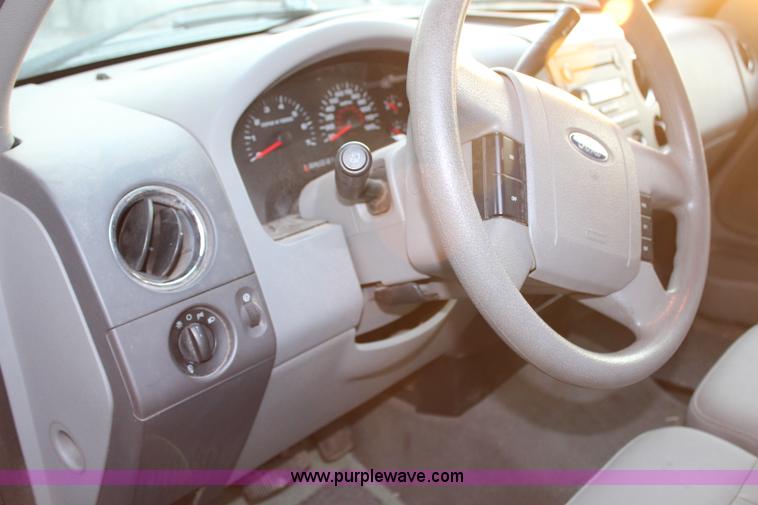 image for item H7952 2005 Ford F150 XLT SuperCrew pickup truck