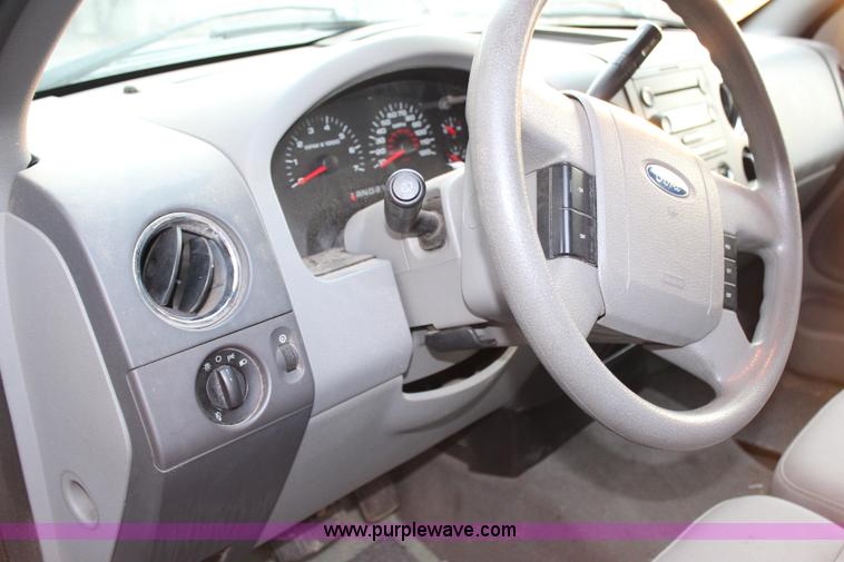 image for item H7952 2005 Ford F150 XLT SuperCrew pickup truck