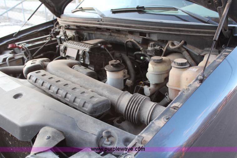 image for item H7952 2005 Ford F150 XLT SuperCrew pickup truck