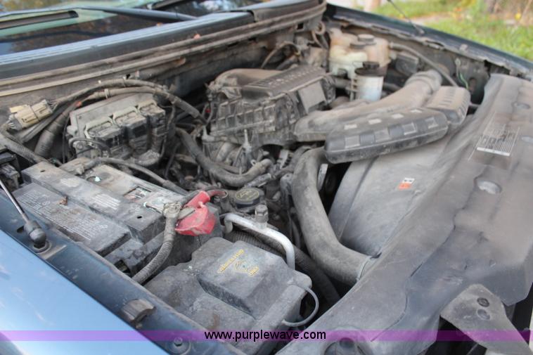 image for item H7952 2005 Ford F150 XLT SuperCrew pickup truck