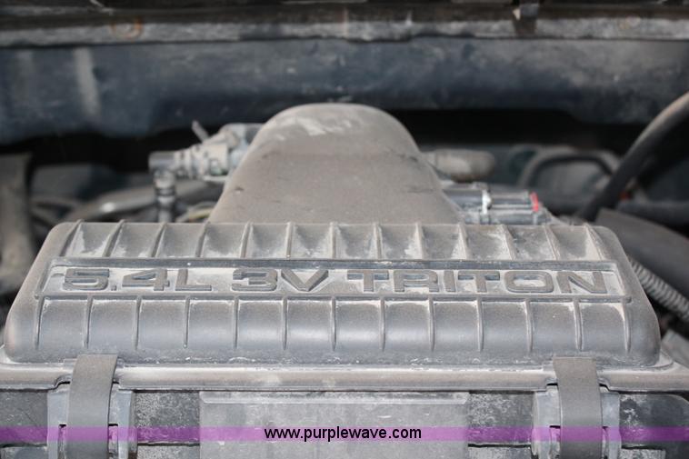 image for item H7952 2005 Ford F150 XLT SuperCrew pickup truck