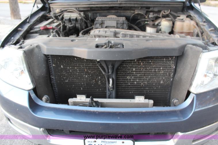 image for item H7952 2005 Ford F150 XLT SuperCrew pickup truck