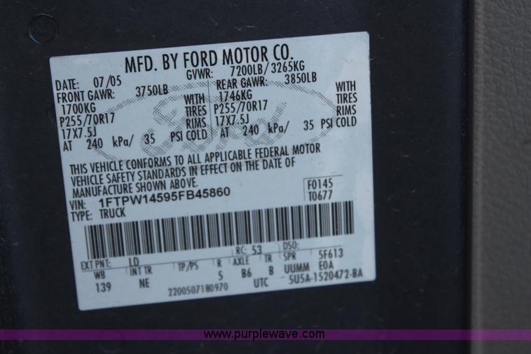 image for item H7952 2005 Ford F150 XLT SuperCrew pickup truck