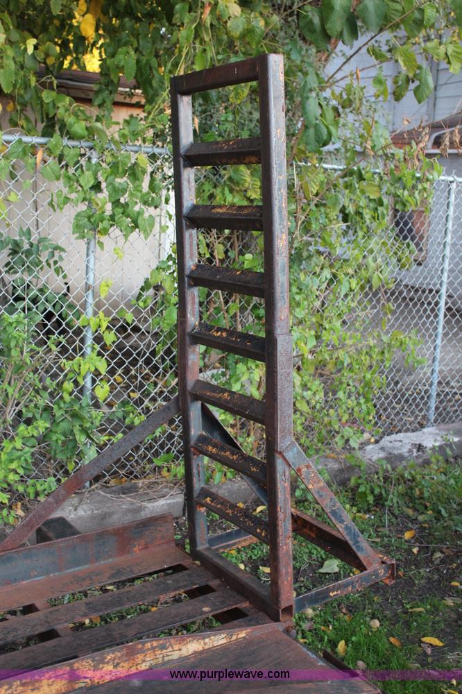 image for item H7953 1985 JFW W2D tandem axle trailer