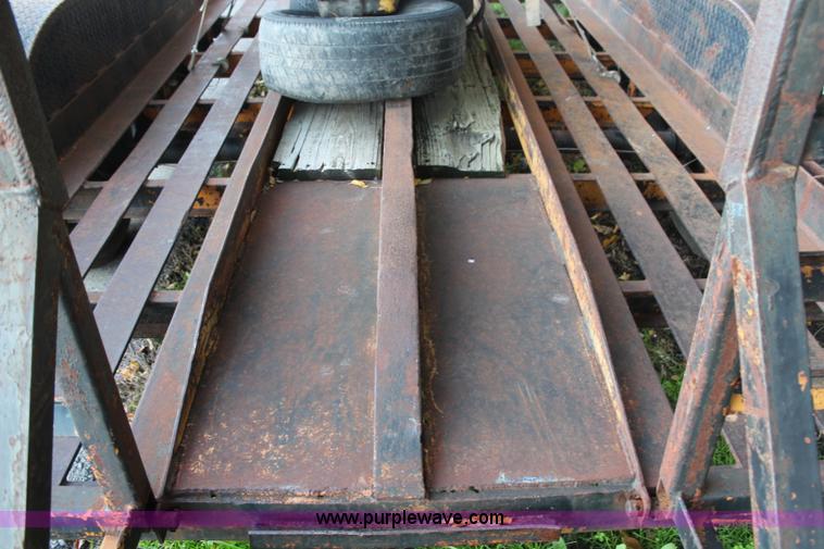 image for item H7953 1985 JFW W2D tandem axle trailer