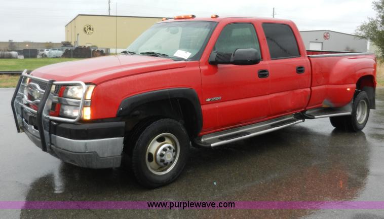 image for item H9574 2003 Chevrolet Silverado 3500 LT Crew Cab pickup truck