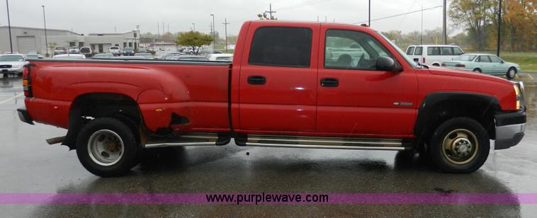 image for item H9574 2003 Chevrolet Silverado 3500 LT Crew Cab pickup truck