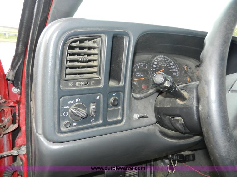 image for item H9574 2003 Chevrolet Silverado 3500 LT Crew Cab pickup truck