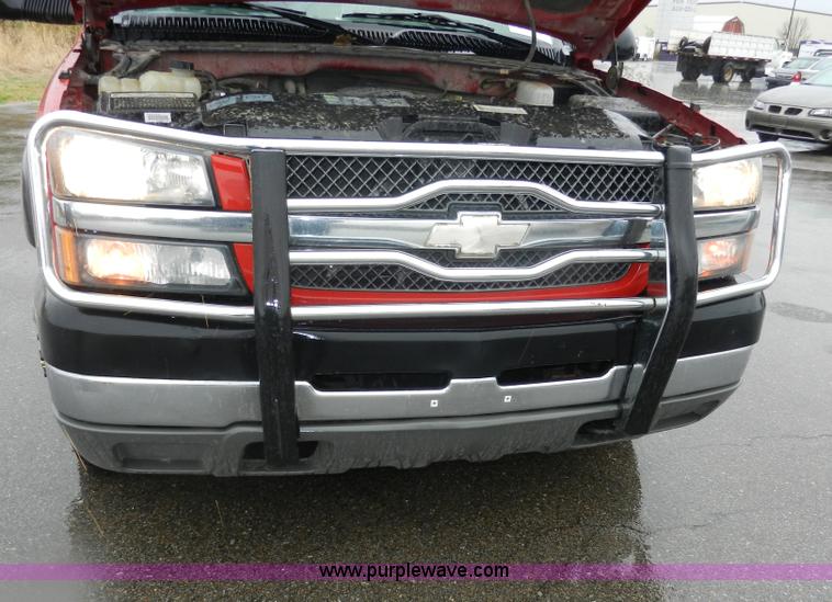 image for item H9574 2003 Chevrolet Silverado 3500 LT Crew Cab pickup truck