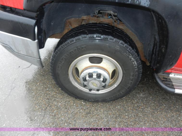 image for item H9574 2003 Chevrolet Silverado 3500 LT Crew Cab pickup truck