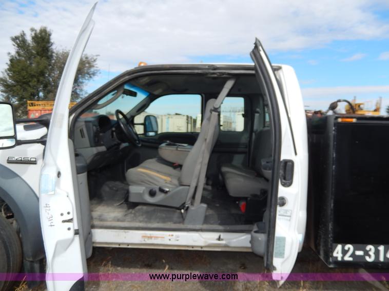 image for item H9582 2006 Ford F450 Super Duty XL SuperCab utility truck