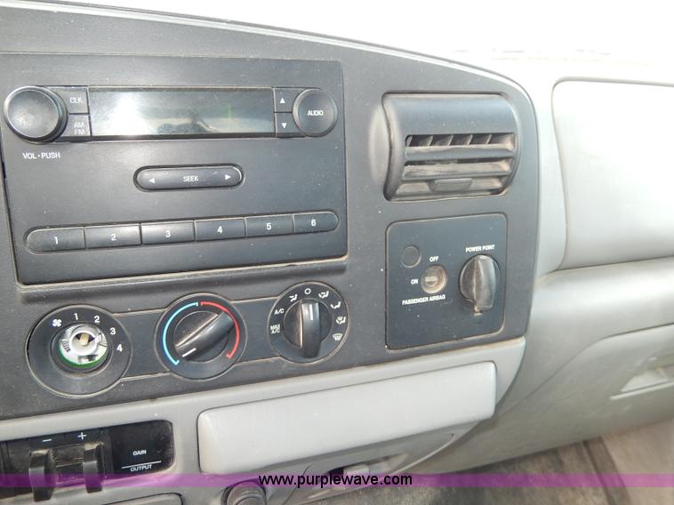 image for item H9582 2006 Ford F450 Super Duty XL SuperCab utility truck