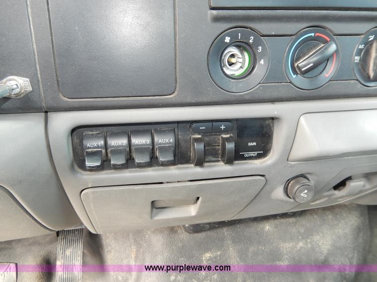 image for item H9582 2006 Ford F450 Super Duty XL SuperCab utility truck