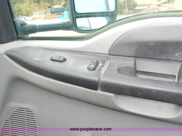 image for item H9582 2006 Ford F450 Super Duty XL SuperCab utility truck