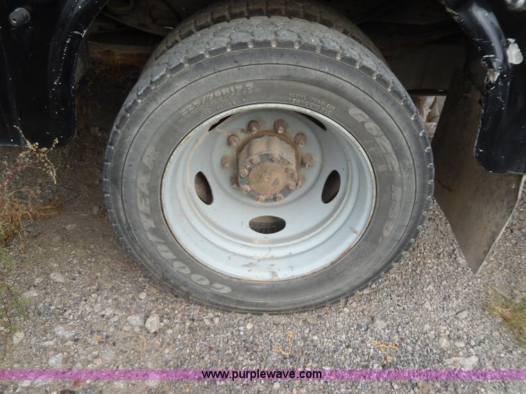 image for item H9582 2006 Ford F450 Super Duty XL SuperCab utility truck