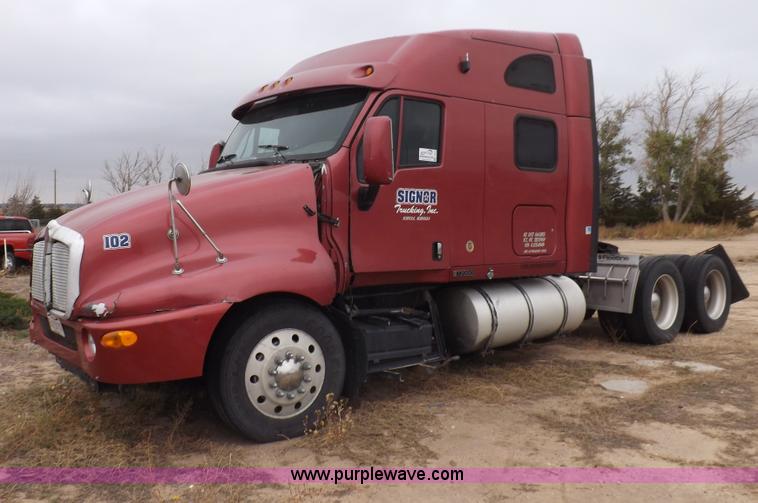 image for item I8328 2004 Kenworth T2000 semi truck