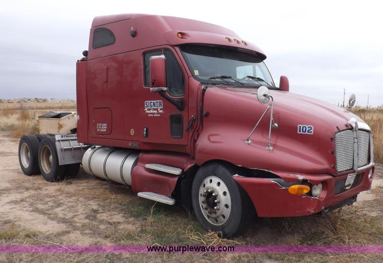 image for item I8328 2004 Kenworth T2000 semi truck