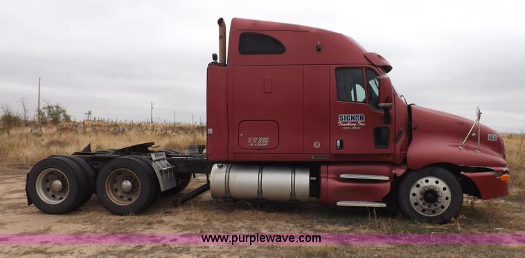 image for item I8328 2004 Kenworth T2000 semi truck