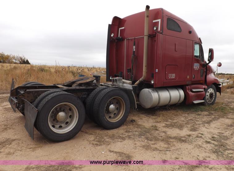 image for item I8328 2004 Kenworth T2000 semi truck