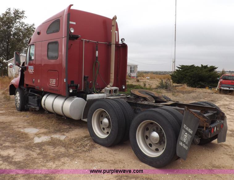 image for item I8328 2004 Kenworth T2000 semi truck