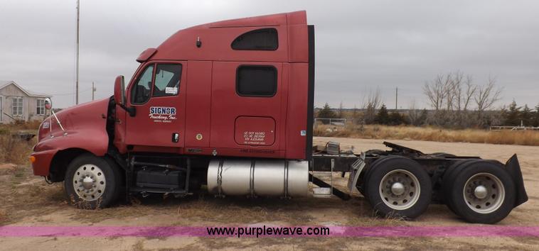 image for item I8328 2004 Kenworth T2000 semi truck