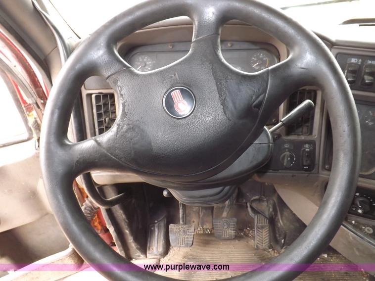 image for item I8328 2004 Kenworth T2000 semi truck