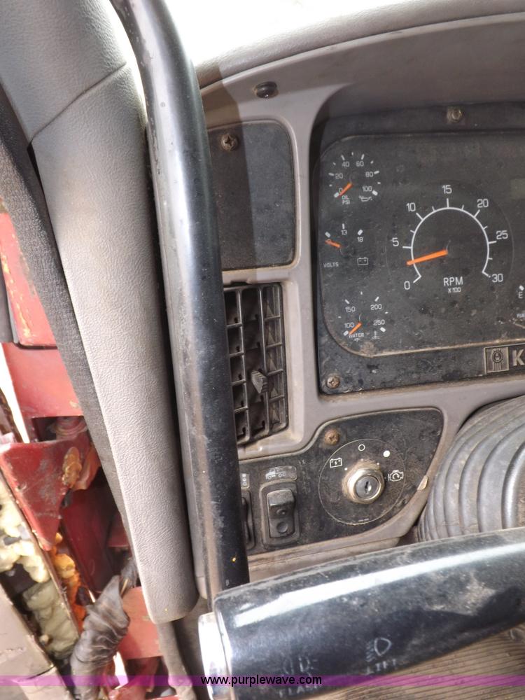 image for item I8328 2004 Kenworth T2000 semi truck