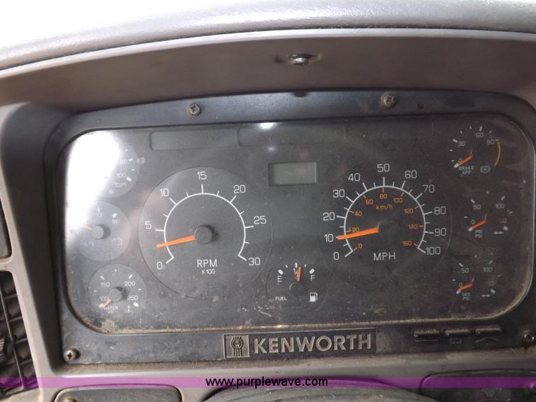 image for item I8328 2004 Kenworth T2000 semi truck