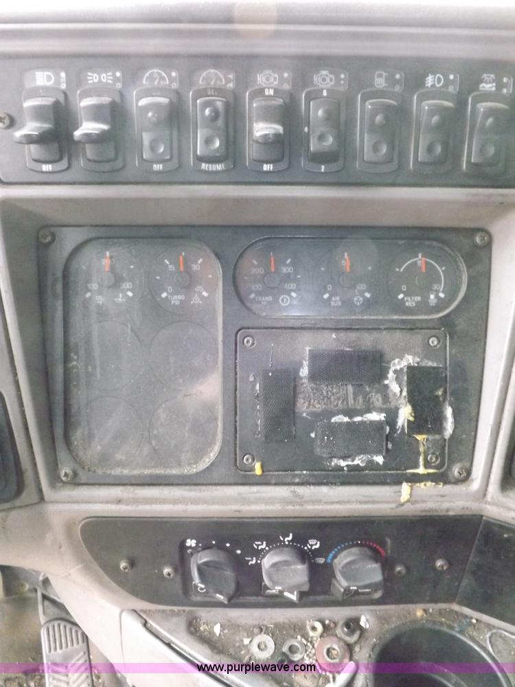 image for item I8328 2004 Kenworth T2000 semi truck