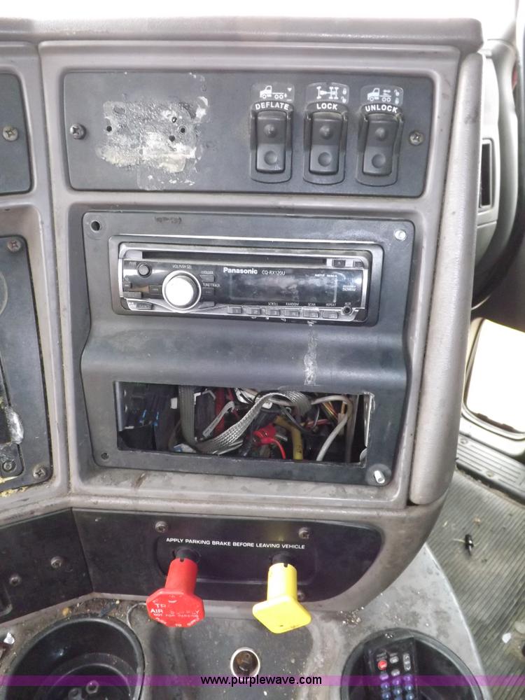 image for item I8328 2004 Kenworth T2000 semi truck