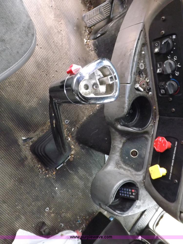 image for item I8328 2004 Kenworth T2000 semi truck