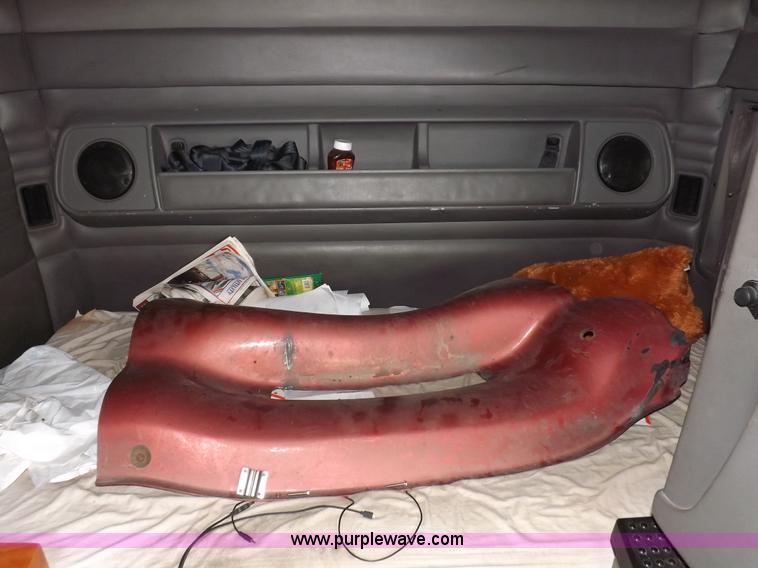 image for item I8328 2004 Kenworth T2000 semi truck