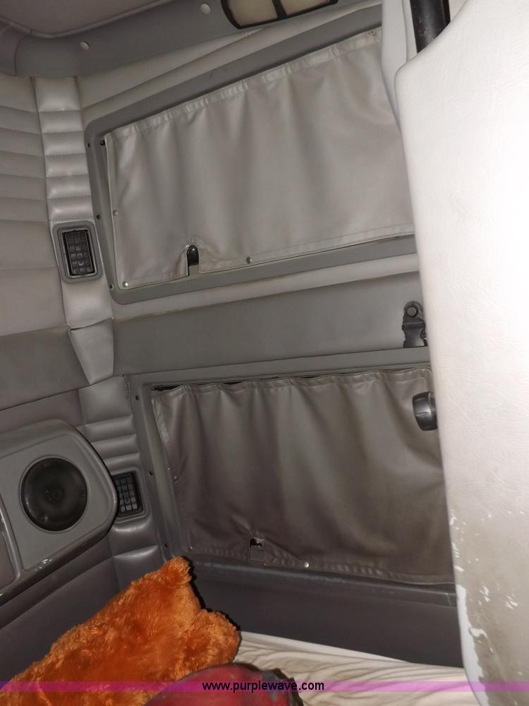 image for item I8328 2004 Kenworth T2000 semi truck