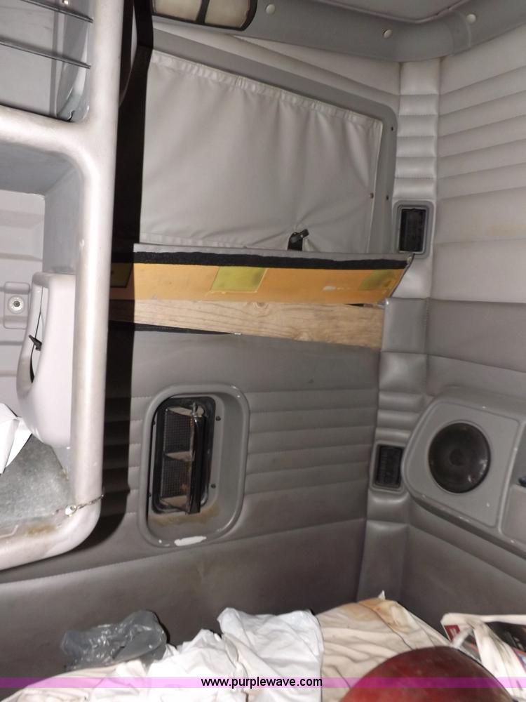 image for item I8328 2004 Kenworth T2000 semi truck