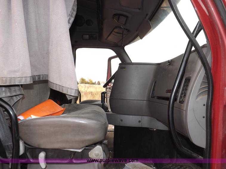 image for item I8328 2004 Kenworth T2000 semi truck