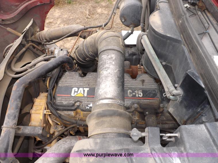 image for item I8328 2004 Kenworth T2000 semi truck