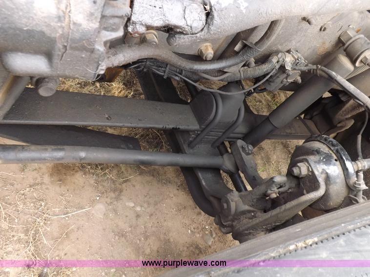 image for item I8328 2004 Kenworth T2000 semi truck