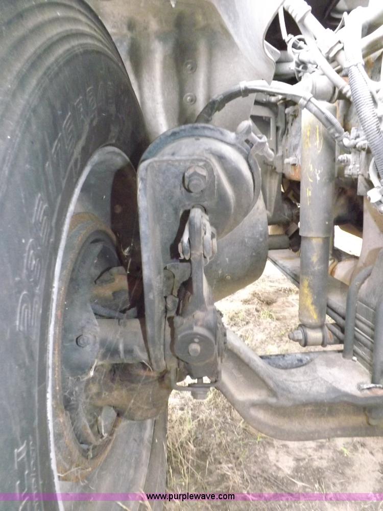 image for item I8328 2004 Kenworth T2000 semi truck