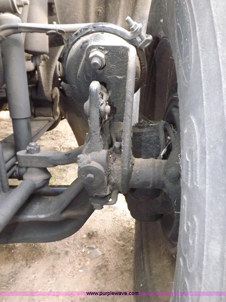 image for item I8328 2004 Kenworth T2000 semi truck