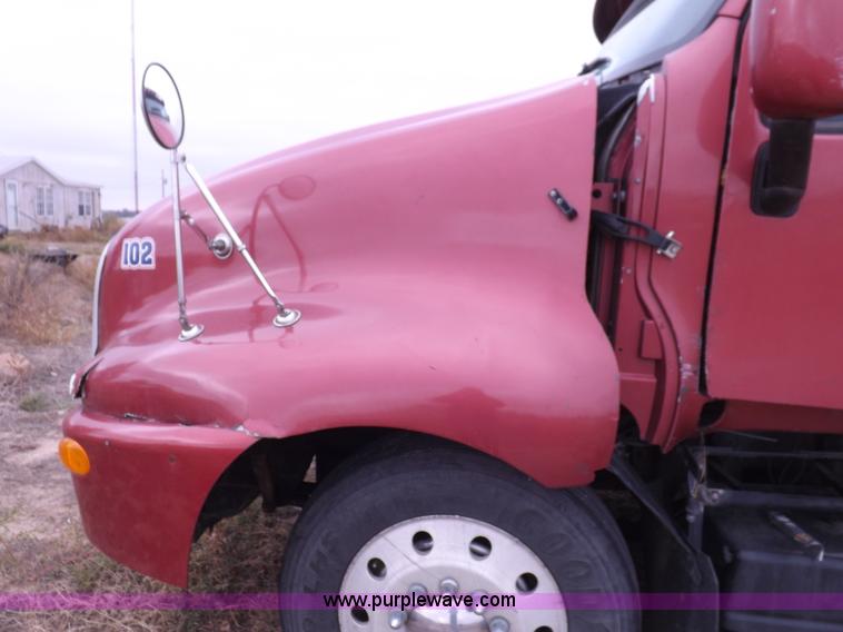 image for item I8328 2004 Kenworth T2000 semi truck