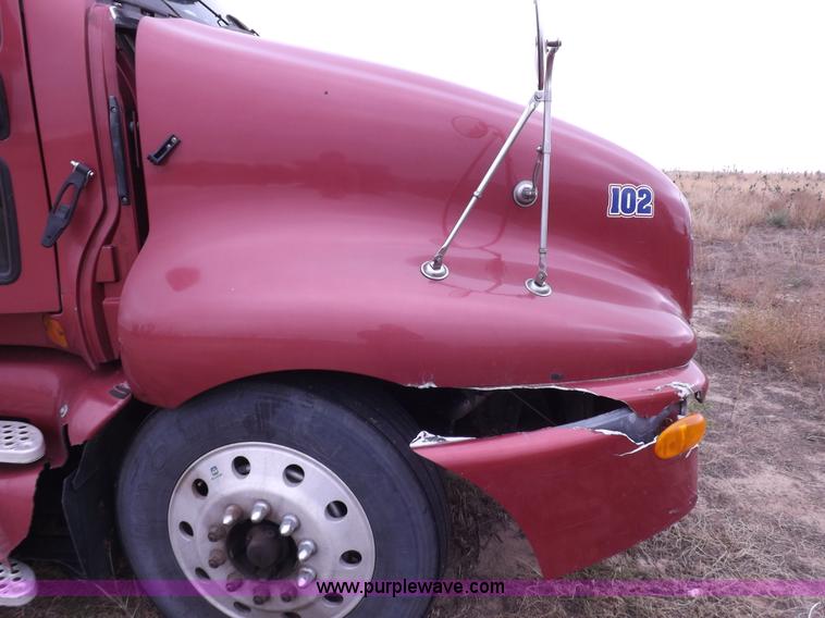 image for item I8328 2004 Kenworth T2000 semi truck
