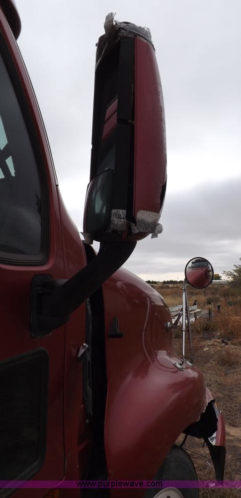 image for item I8328 2004 Kenworth T2000 semi truck