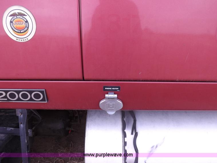 image for item I8328 2004 Kenworth T2000 semi truck