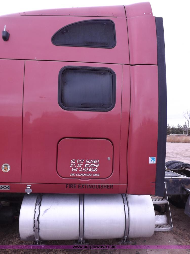 image for item I8328 2004 Kenworth T2000 semi truck