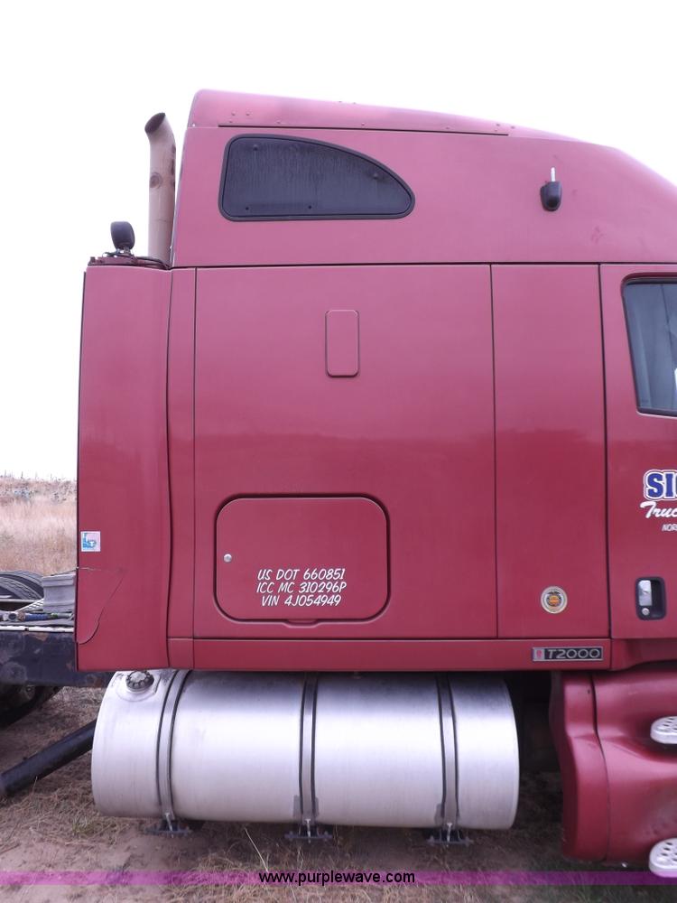 image for item I8328 2004 Kenworth T2000 semi truck